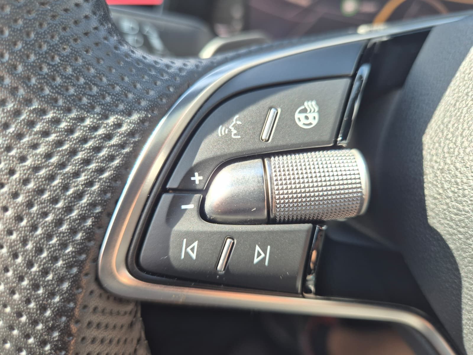 Fahrzeugabbildung SKODA Kamiq 1.5 TSI DSG Monte Carlo PANO*MATRIX*5J.GAR