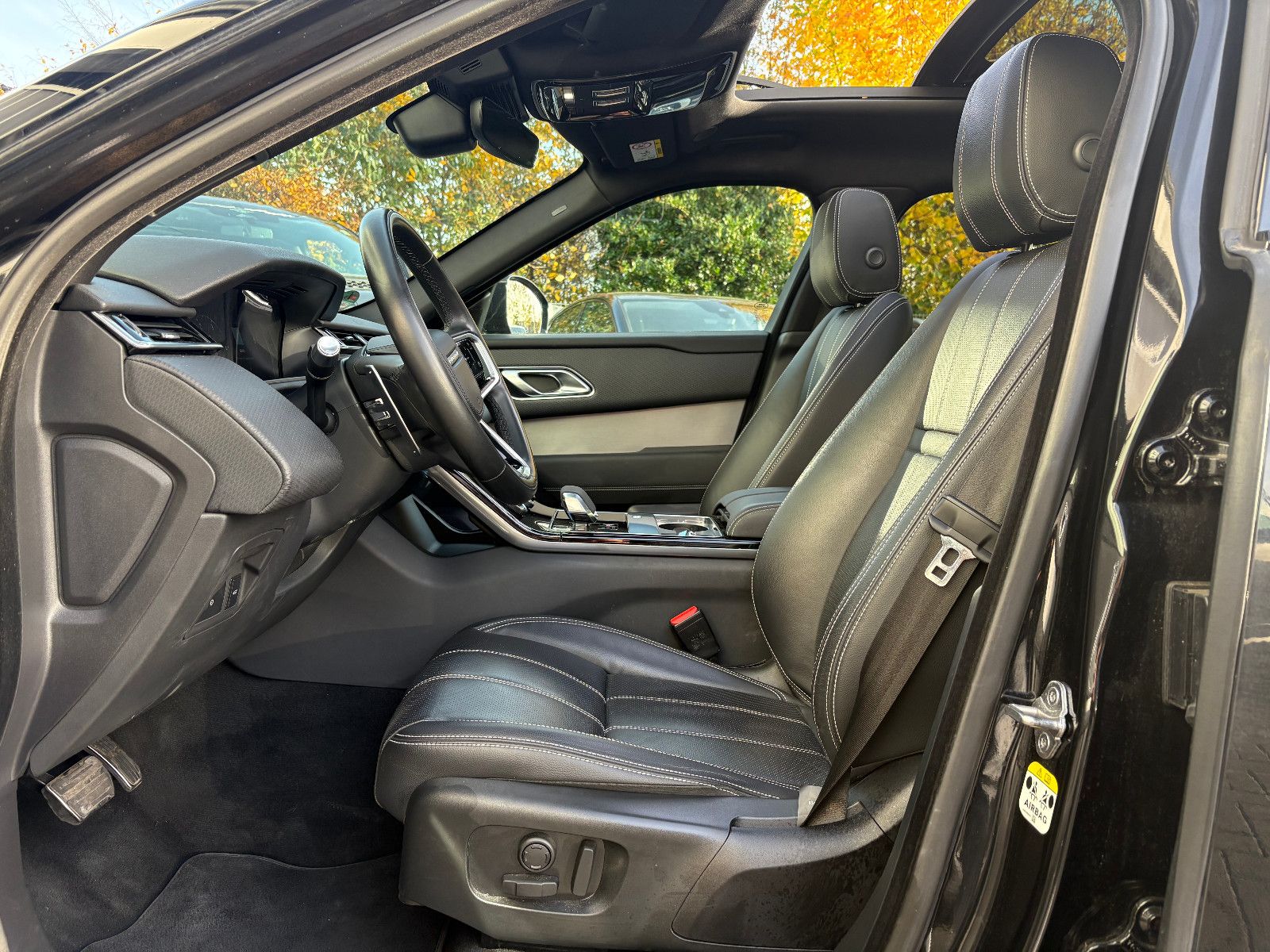 Fahrzeugabbildung Land Rover Range Rover Velar/R-DYNAMIC/PANO/HEAD-UP/ACC