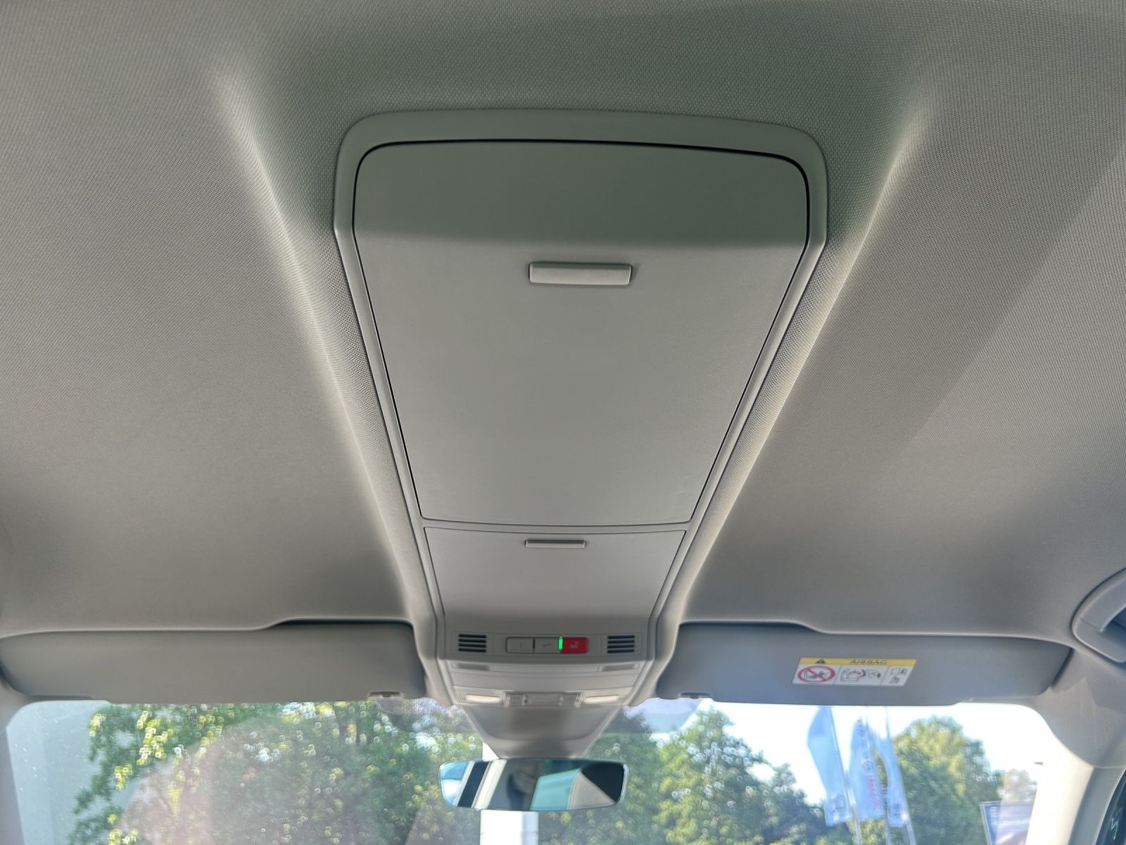 Fahrzeugabbildung Volkswagen Tiguan Elegance TDI 4M IQ.Light Navi ACC RFK SHZ