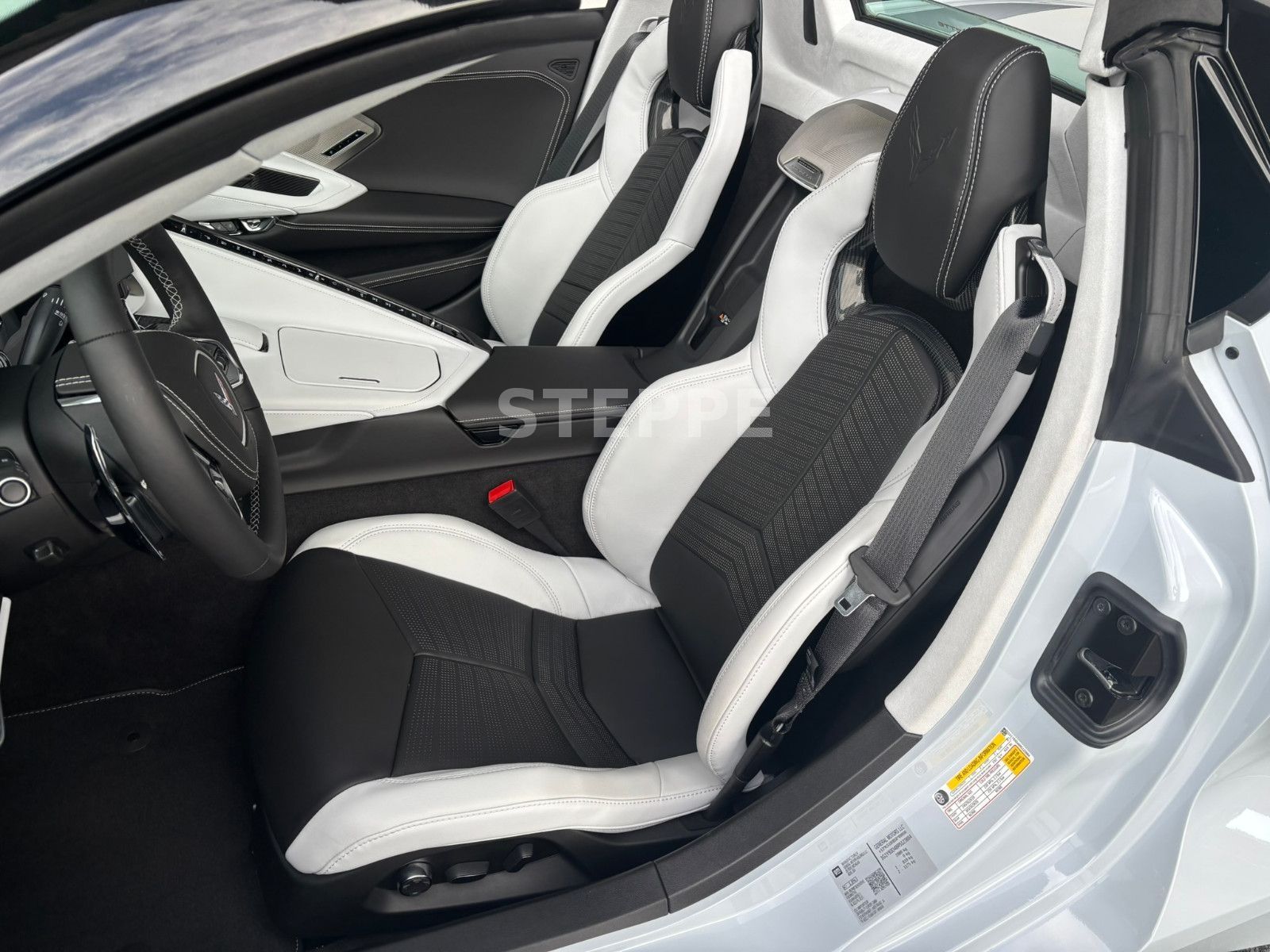 Corvette C8 Stingray Convertible 3LT Europamodell STEPPE