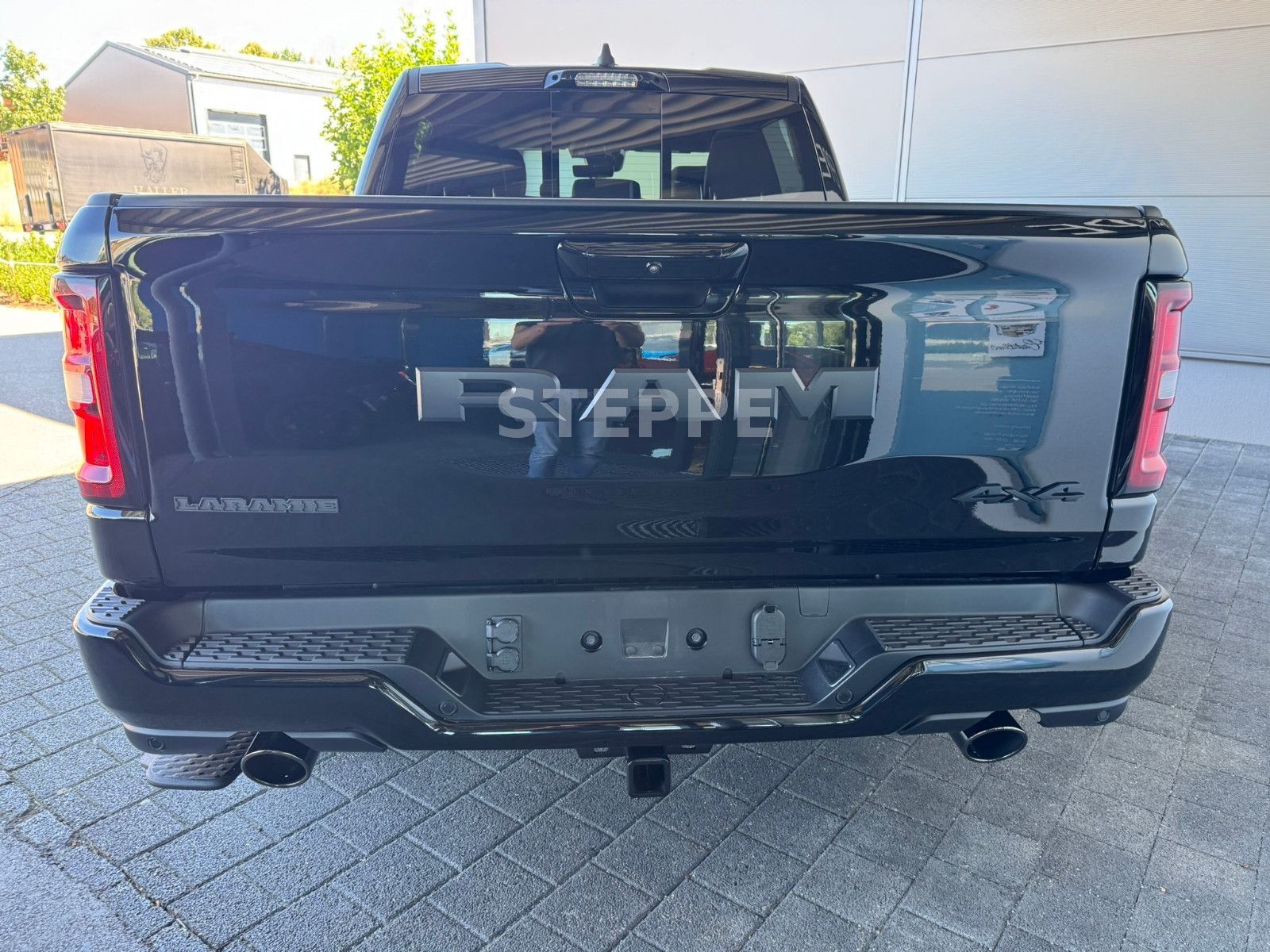 Dodge 2026 RAM 1500 5,7LV8 Night Safety Tech. AHK 22"