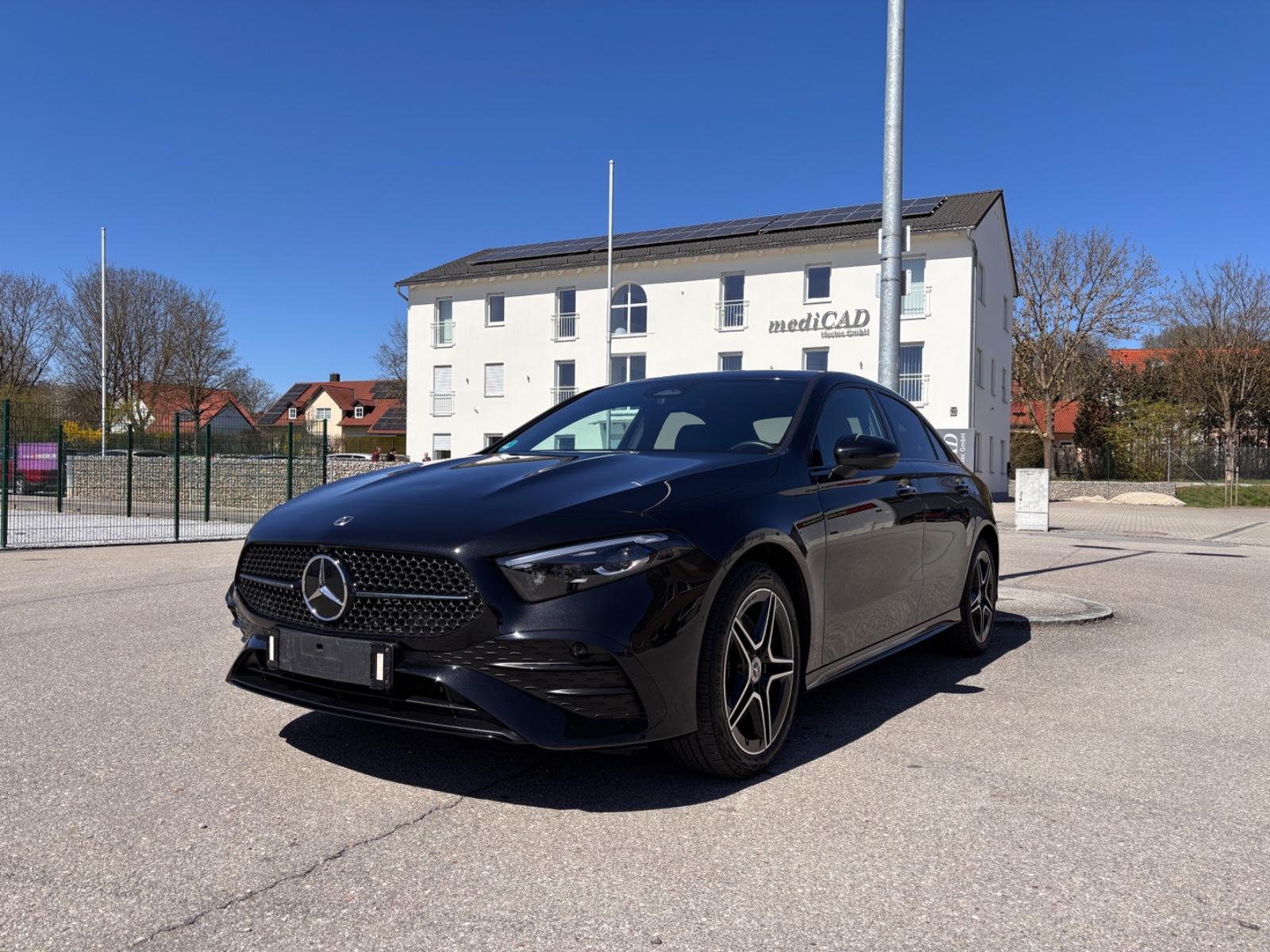 Mercedes-Benz A 250e Limo AMG Line/Night Paket/Keyless