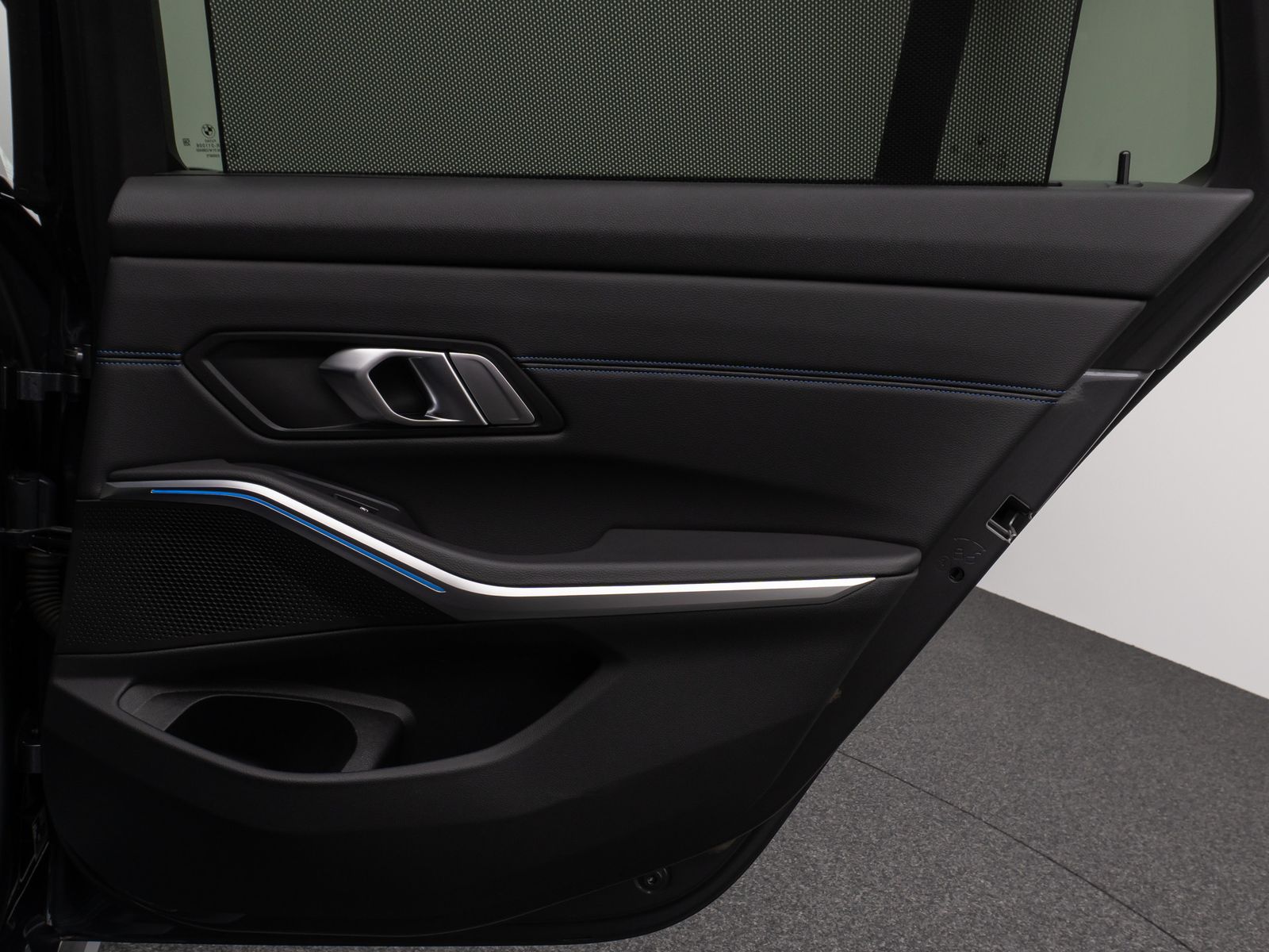 Fahrzeugabbildung BMW 330e  M Sport Kamera DAB HiFi DrivAssist 19Zoll