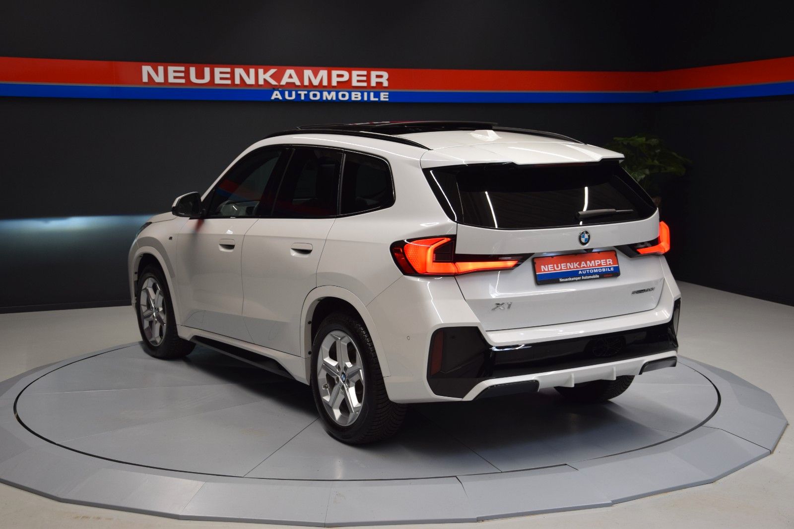 Fahrzeugabbildung BMW X1 20 i sDrive M Sport Leder Pano HuD h/k Memory