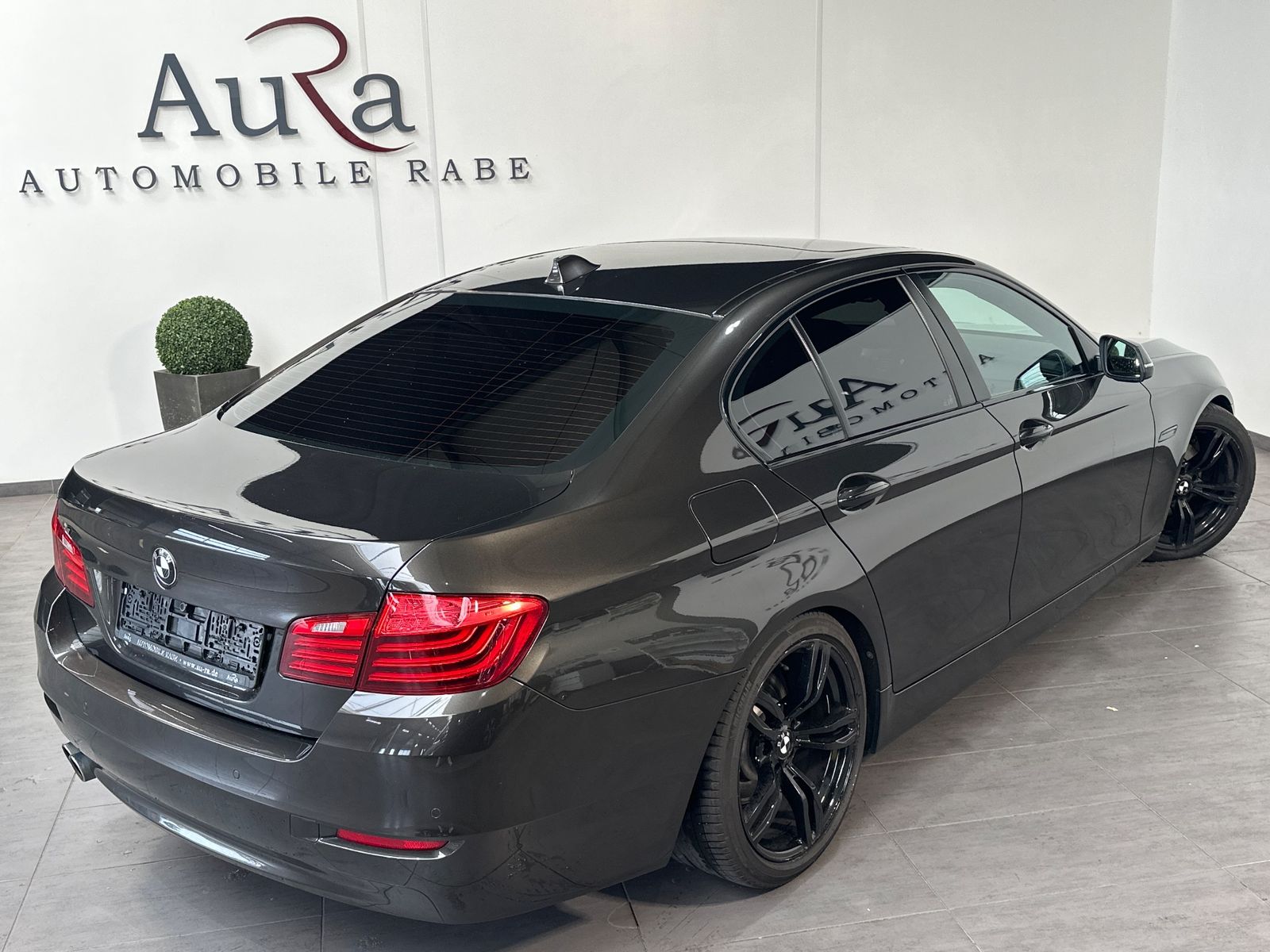 Fahrzeugabbildung BMW 520 d Limousine Aut. NAV+XEN+GLASDACH+PDC+HIFI