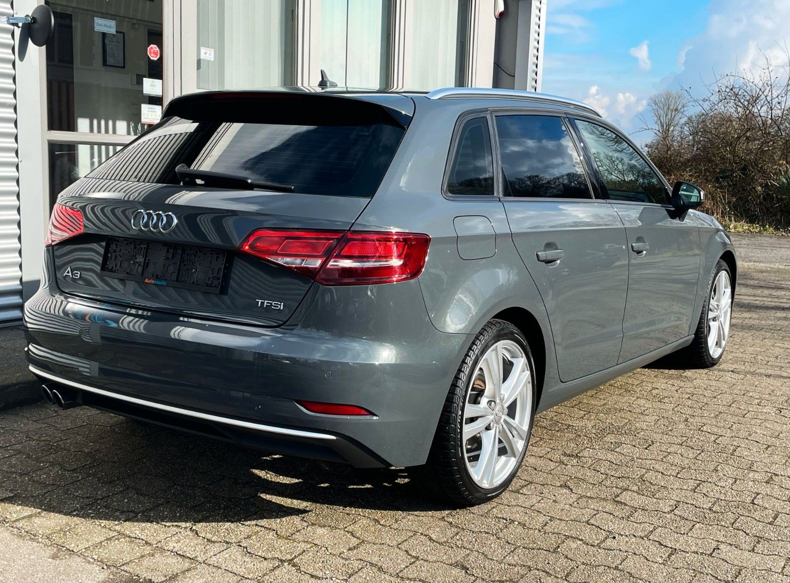 Fahrzeugabbildung Audi A3 SPORTBACK 150 PS SPORT NAVI BI-XENON DSP 18''