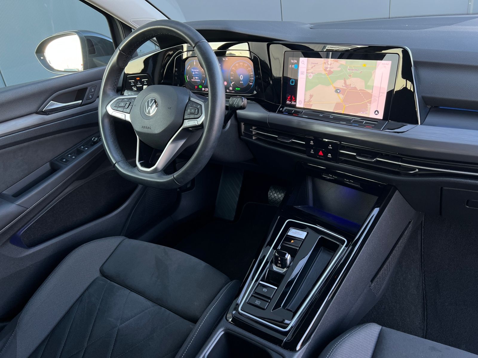 Fahrzeugabbildung Volkswagen Golf Style 1.4 TSI eHybrid DSG *AHK, IQ-Light, A