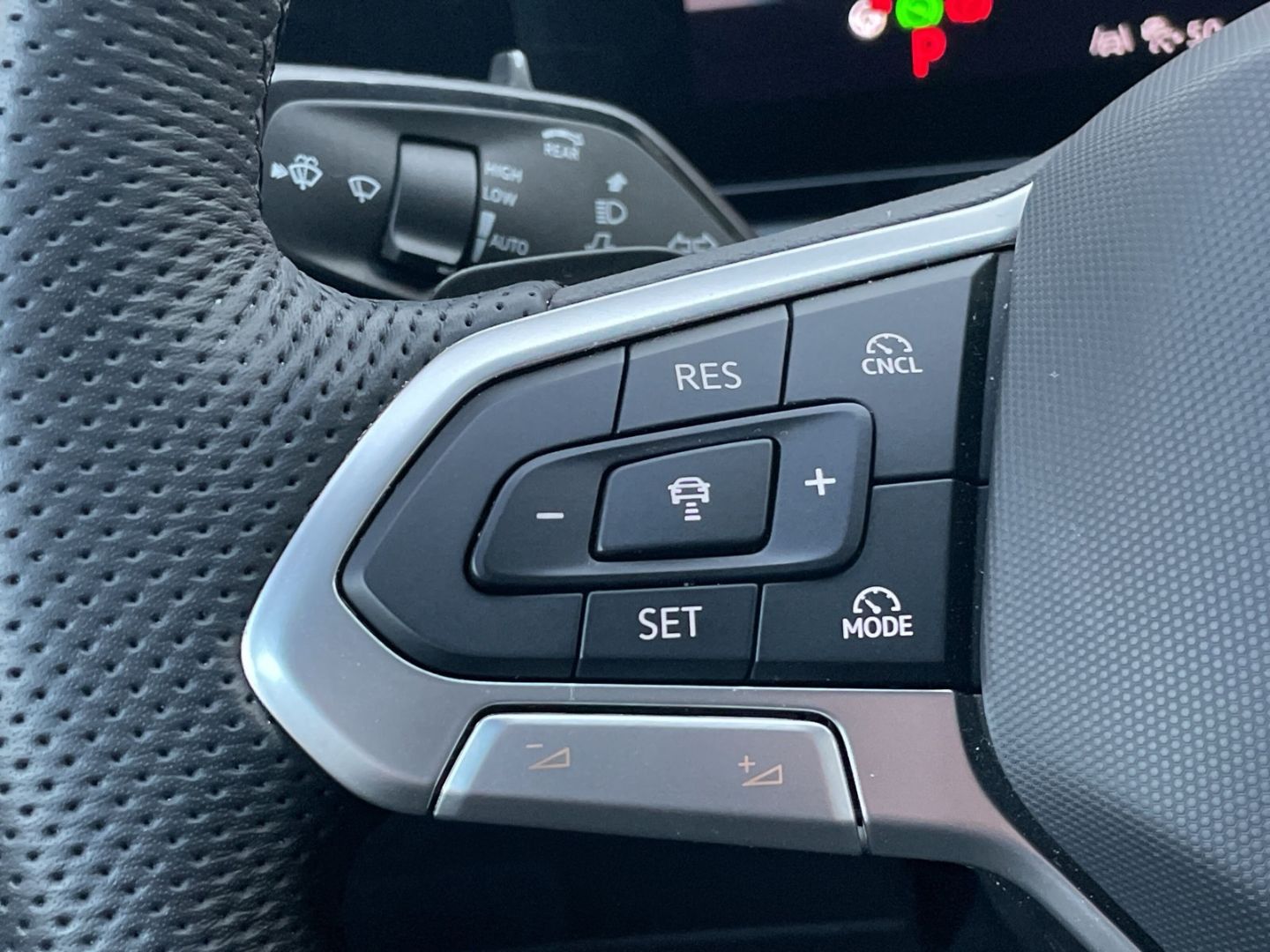 Tiguan 2.0 TDI 4M R-Line Standhzg/AHK/HUD/360°Ka