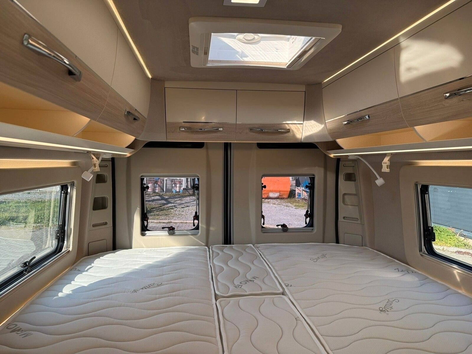 Fahrzeugabbildung Eura Mobil Van V 635 EB 180 PS, Automatik, Panoramadach