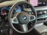 BMW M550 i xDrive Laserlicht+HUD+ACC+HarmanKardon - gebrauchte BMW M550 aus dem Jahr 2022