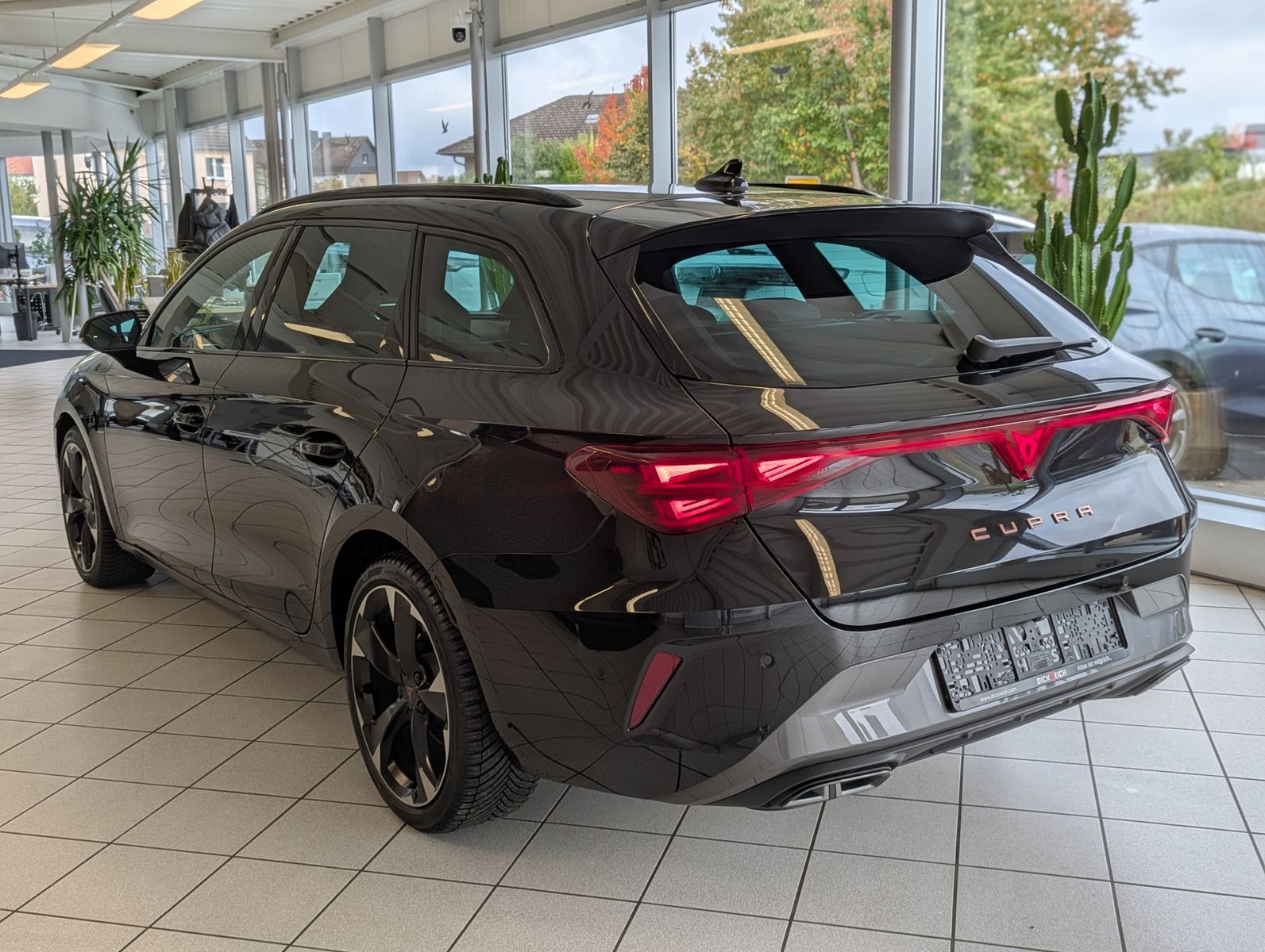 CUPRA Leon 2.0 TDI Intelligent-Dynamic-Edge-Pake Cam - Image 5