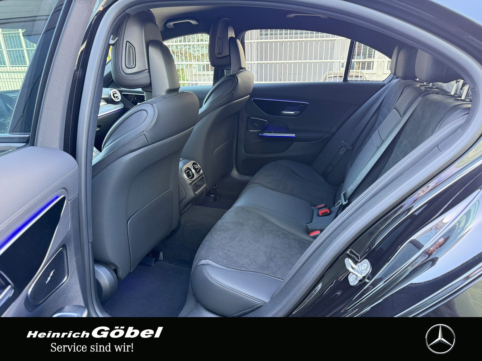 Fahrzeugabbildung Mercedes-Benz C 200 AMG*AHK*MEMORY*AMBIENTE*DIGITAL*360°