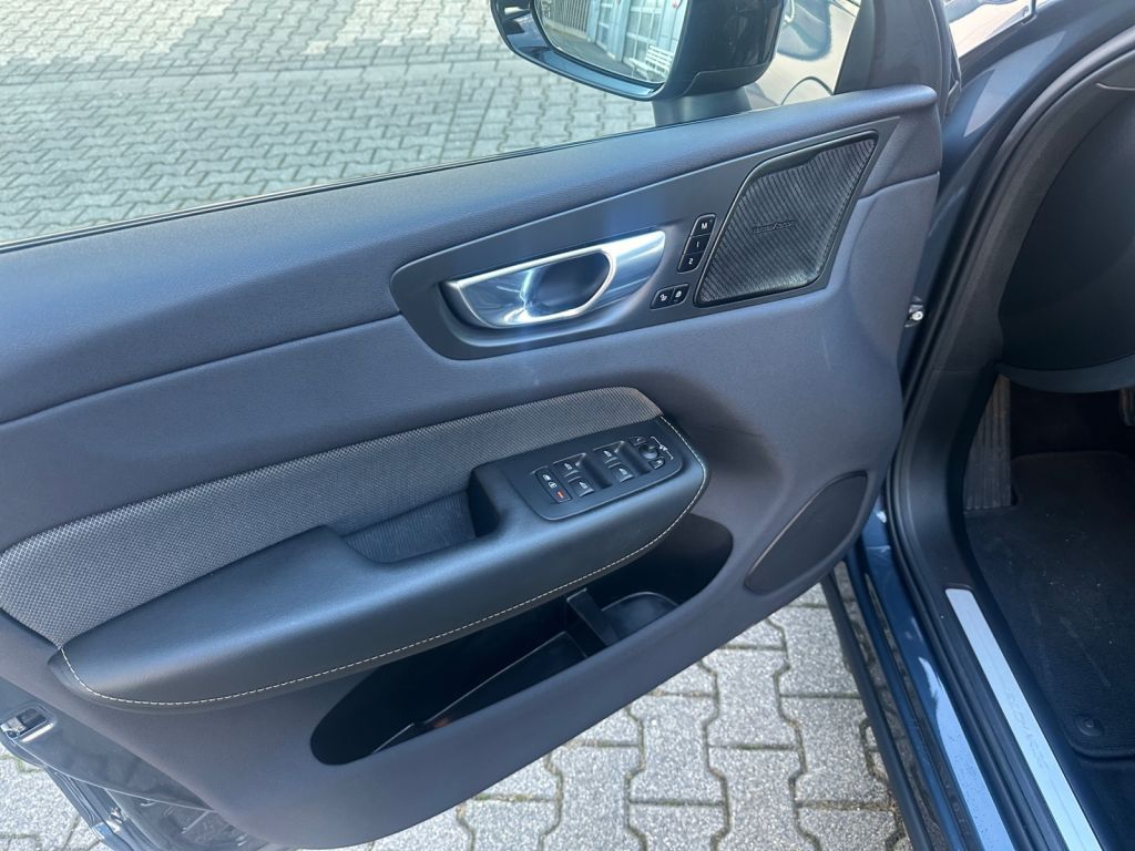 VOLVO XC60 T8 AWD Recharge Ultimate Dark VOLVO XC60 T8 AWD Recharge Ultimate Dark