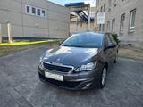 Peugeot 308 1.6 Active Navi R-Kamera - Peugeot 308 mit Benzin-Antrieb: Limousine, 1.6