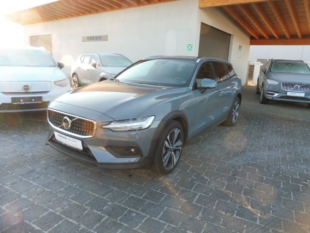 Volvo V60  B5 Cross Country Plus AWD