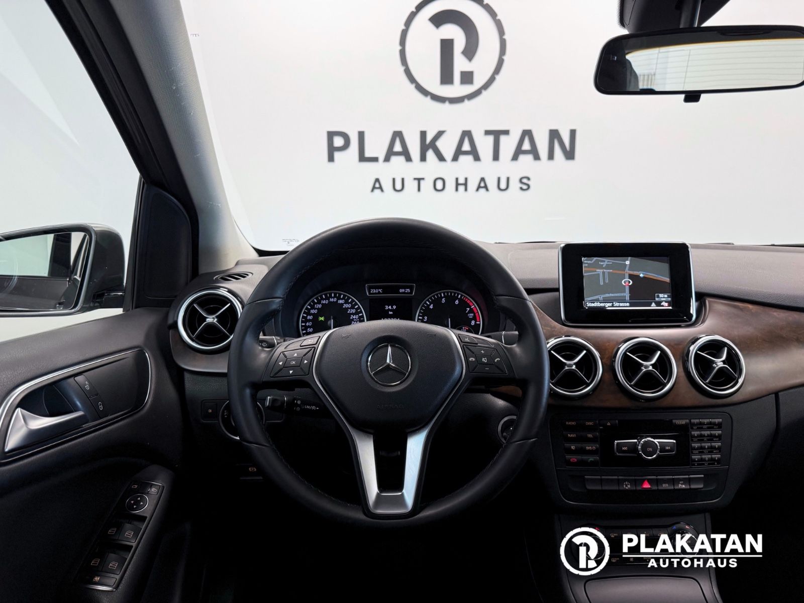 Fahrzeugabbildung Mercedes-Benz B 200 Navi Bi-Xenon Tempomat 1Hand