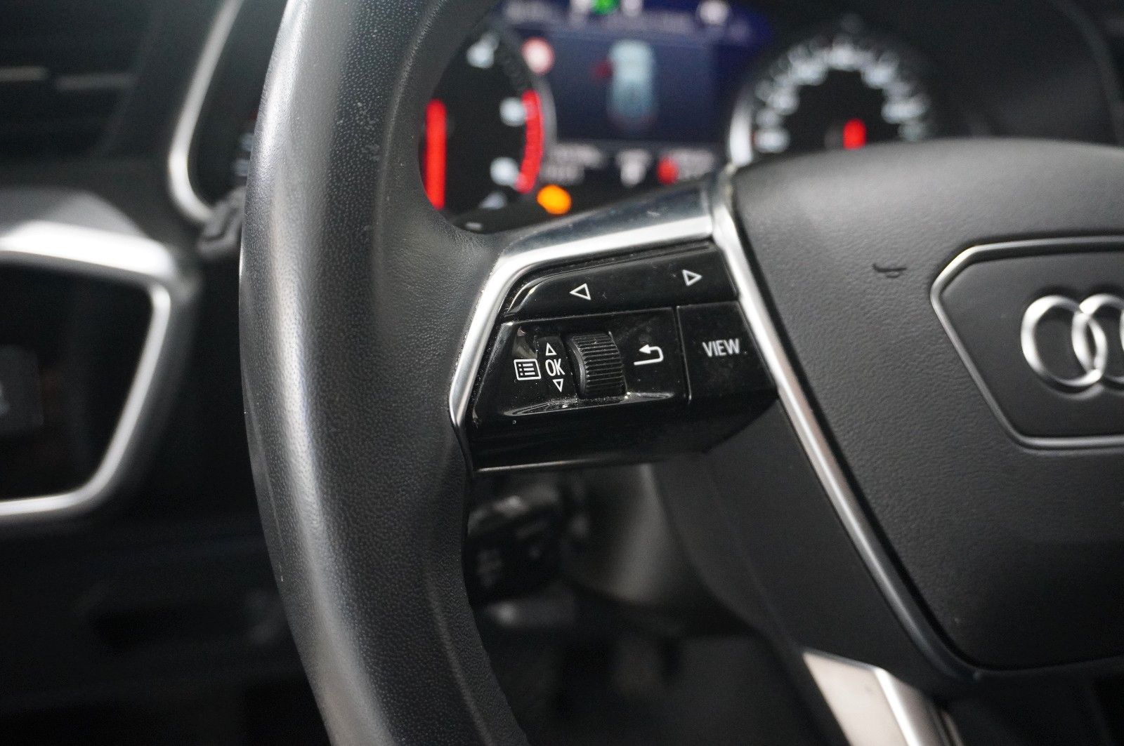 Fahrzeugabbildung Audi A6 Avant 40 TDI QUATTRO SPORT NAVI/ACC/SH/AHK