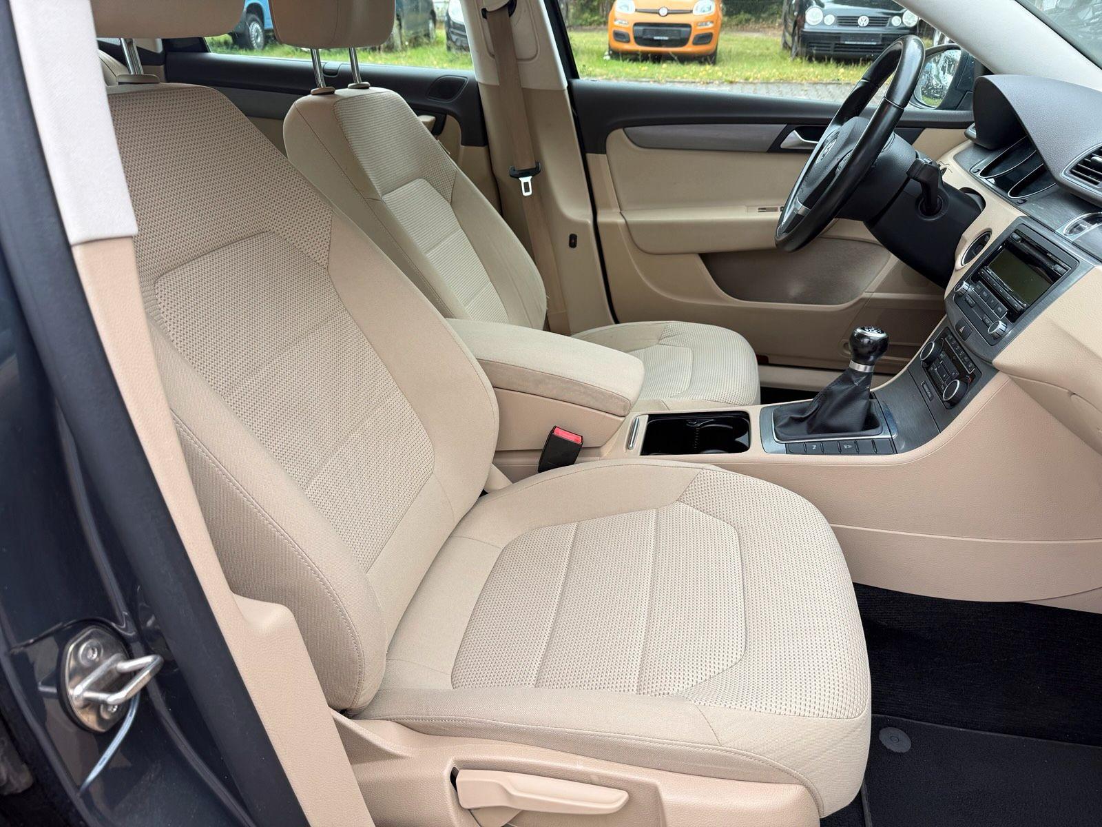 Volkswagen Passat 2011 — photo 12
