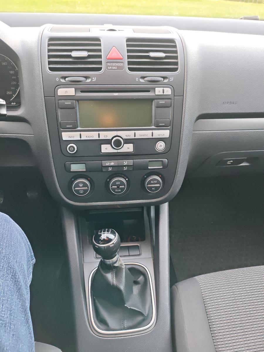 Volkswagen Golf 2009 — engine 1.896 cm³, 105 HP (77kW)