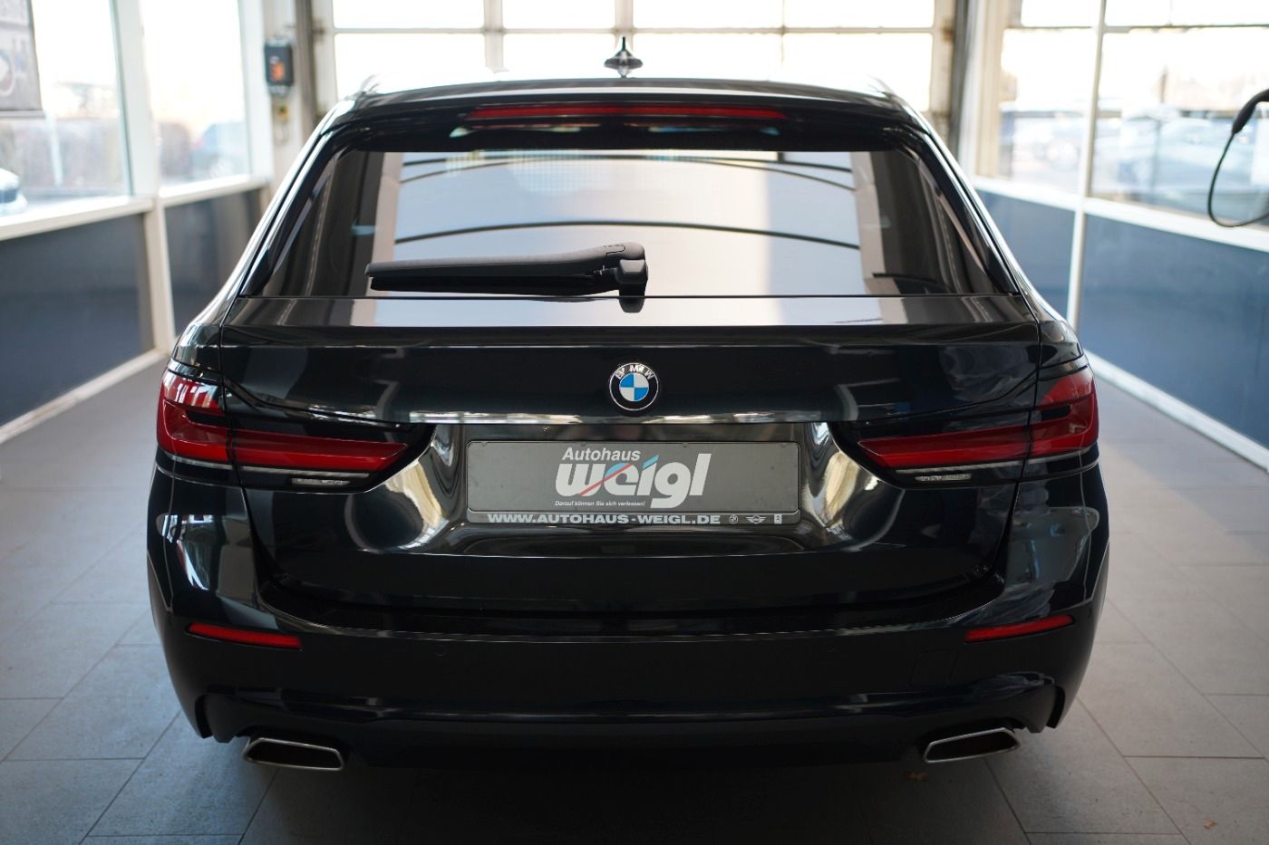 Fahrzeugabbildung BMW 520d xDrive +Head Up+AHK+Sportsitze+Alarmanlage+