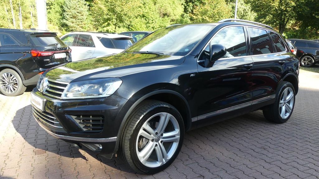 VOLKSWAGEN Touareg