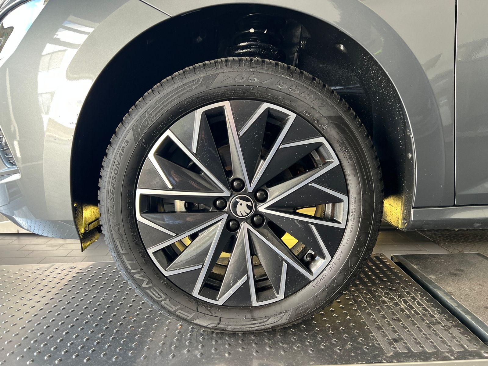Fahrzeugabbildung SKODA Kamiq Selection Tour 1.0 TSI DSG *AHK, LED, Navi