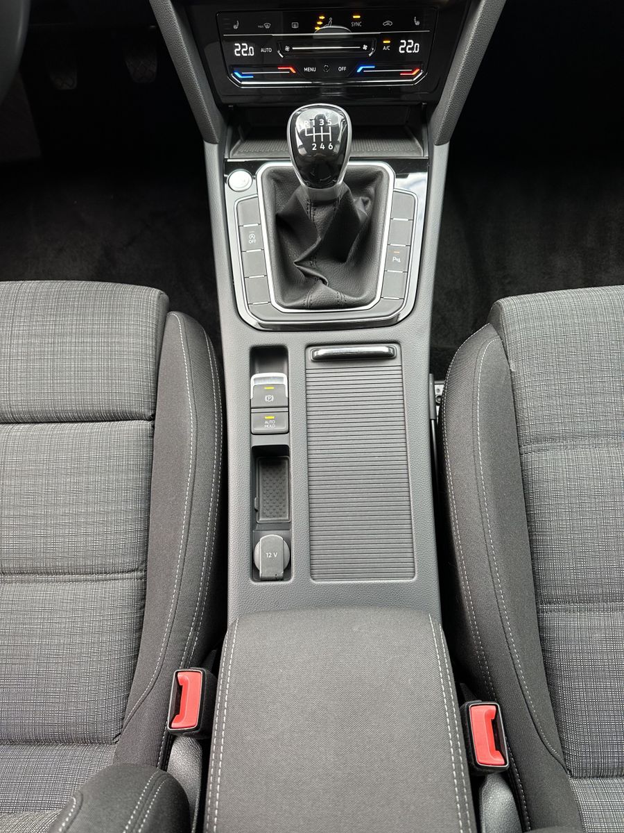 Fahrzeugabbildung Volkswagen Passat Variant 2.0 TDI Business NAV+LED+ACC+KAM