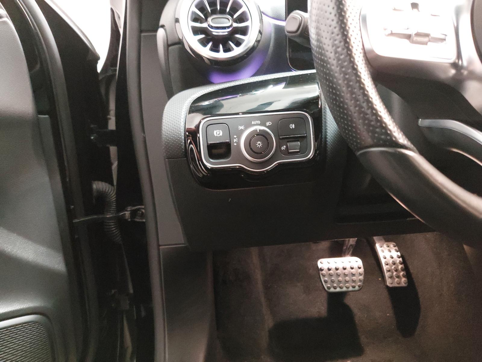 Mercedes-Benz A 250 e AMG Line T-Leder Navi LED