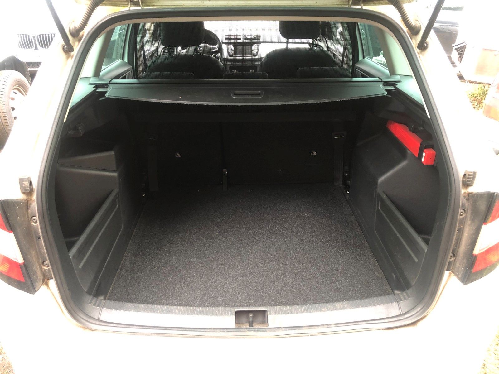 Fahrzeugabbildung SKODA Fabia Combi Drive leichter Seitenschaden