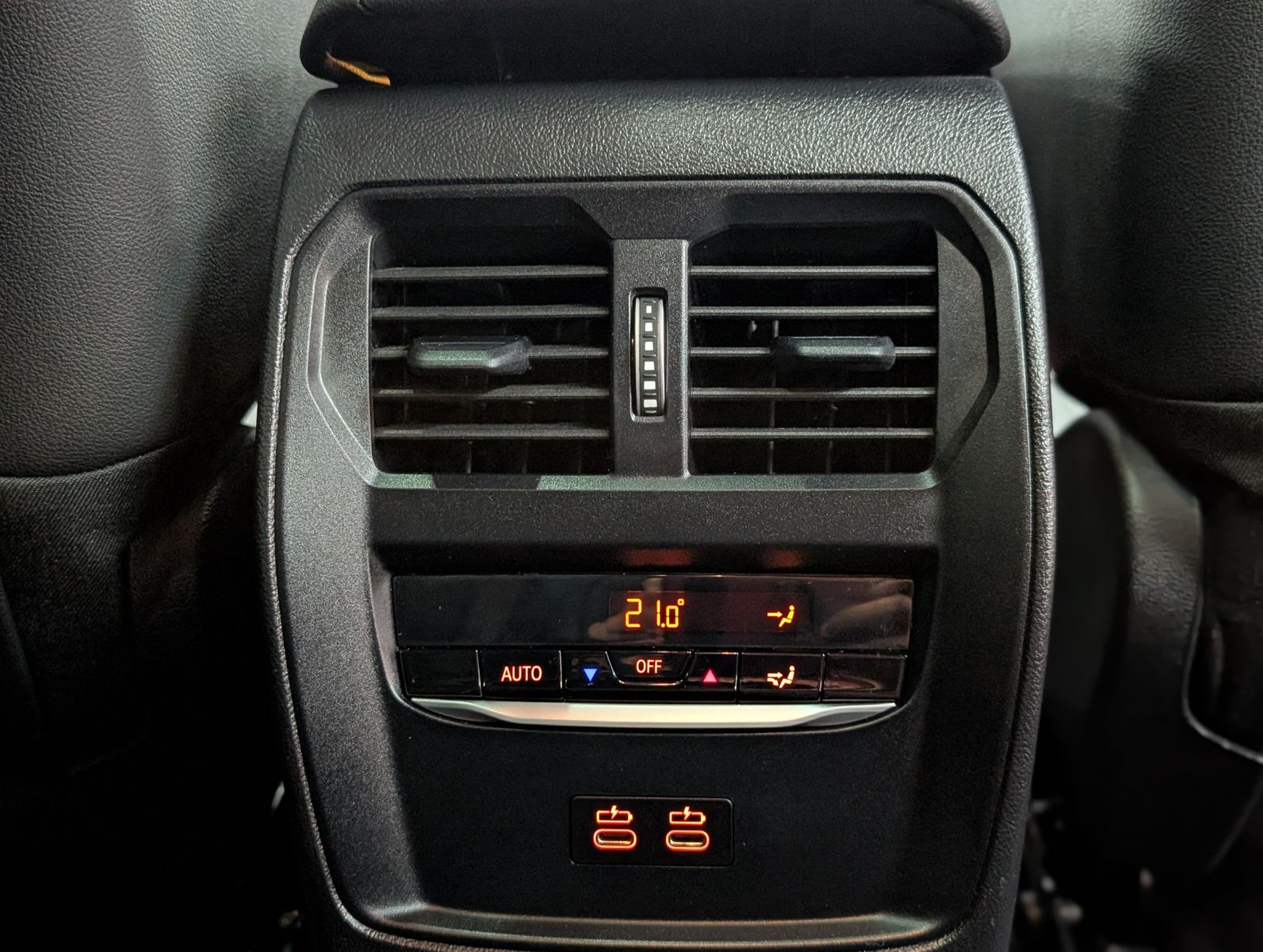 Fahrzeugabbildung BMW 320 d xDrive M Sport SHADOW PANO ACC KAM AHK LED