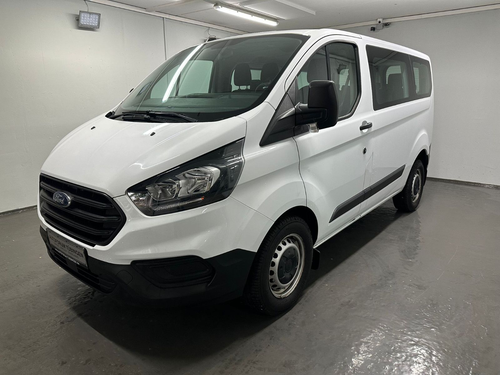 Fahrzeugabbildung Ford Transit Custom 320 L1H1  - 9Sitze*KLIMA