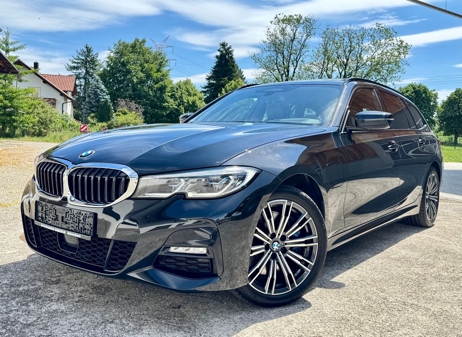 BMW 330e xDrive Touring M Sport Pano AHK HeadUp VOLL