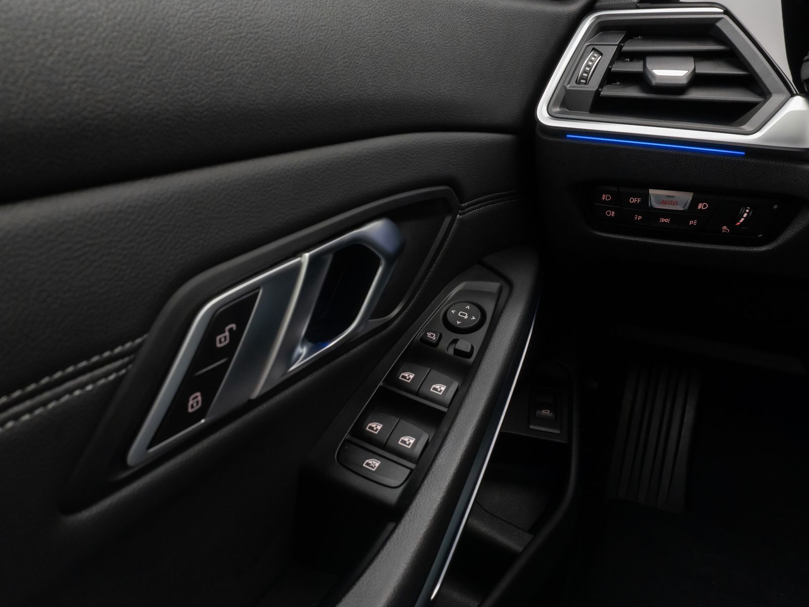 Fahrzeugabbildung BMW 320d Sport Line Panorama Laser HUD DAB HiFi AHK