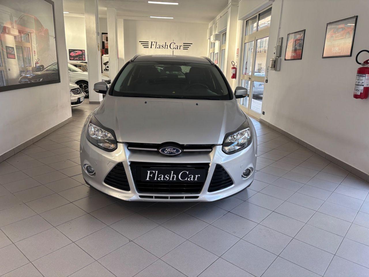 Ford Focus 2012 — interior