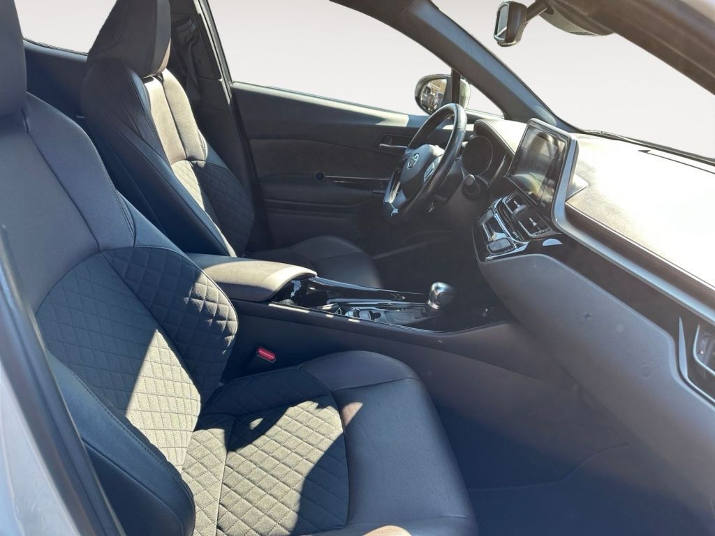 Fahrzeugabbildung Toyota C-HR Hybrid Lounge