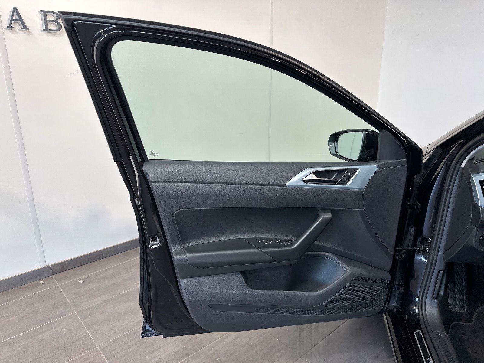 Fahrzeugabbildung Volkswagen Polo 1.0 TSI DSG GOAL NAV+LED+SHZ+ACC+CARPLAY