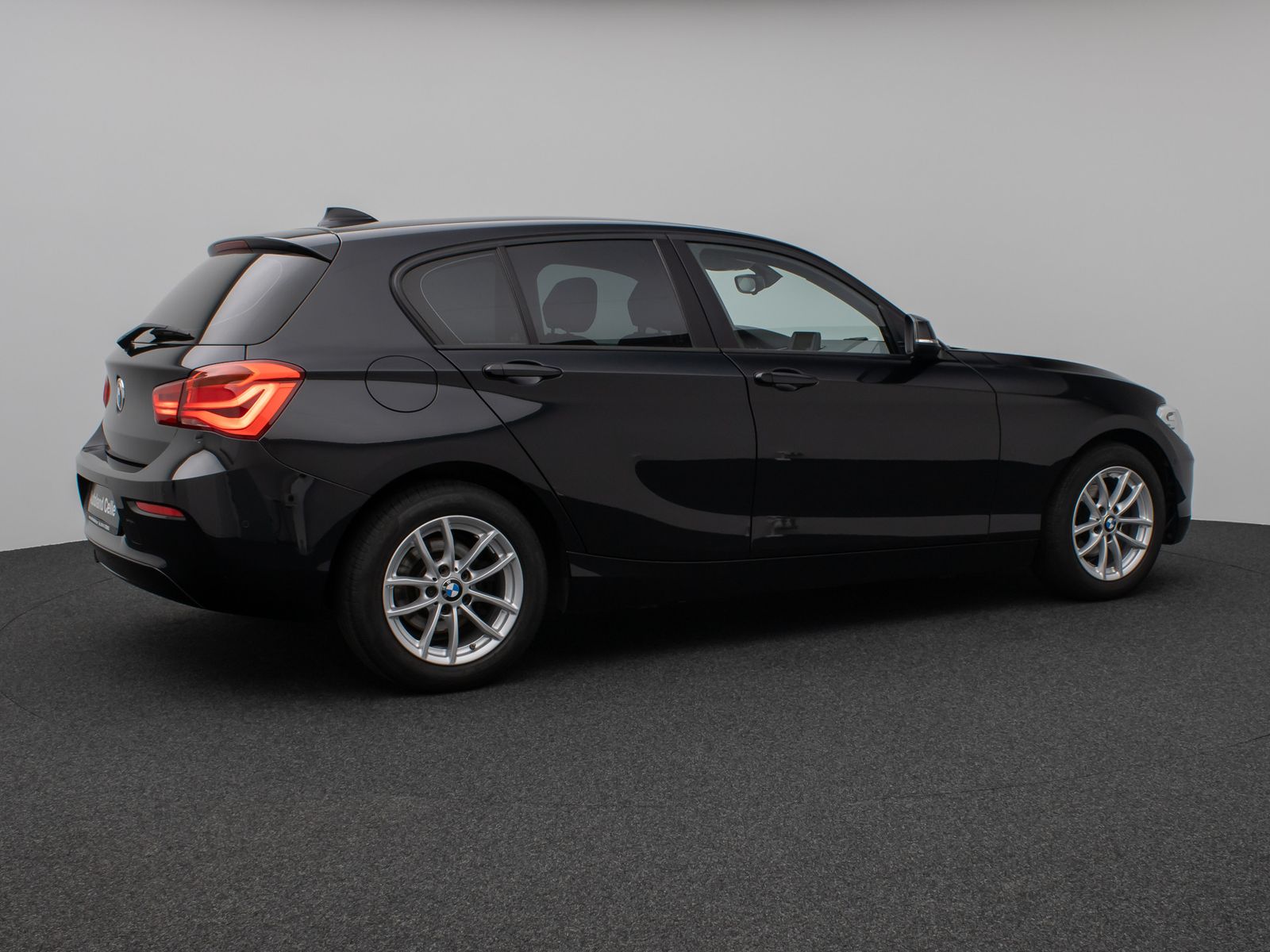 Fahrzeugabbildung BMW 118i Parkassist Sitzheizg USB Regensensor 8fach