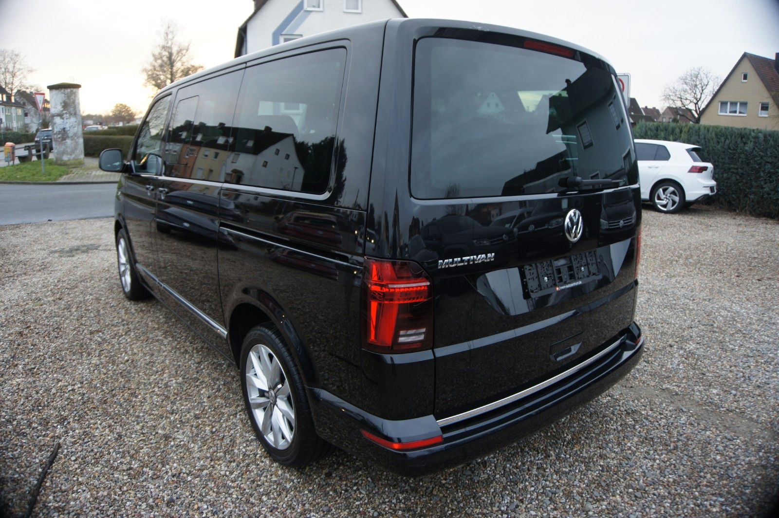 Fahrzeugabbildung Volkswagen T6 Multivan  Ahk; Alu, el. Kofferraum