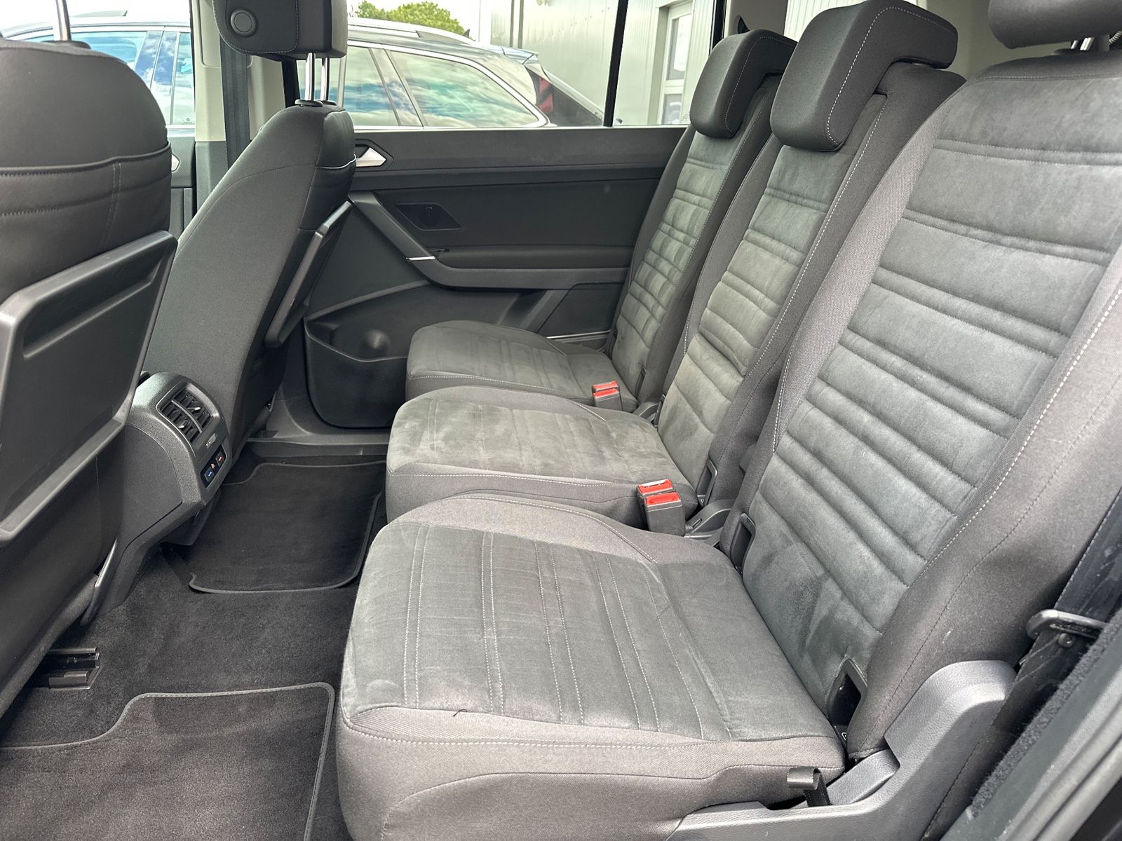 Fahrzeugabbildung Volkswagen Touran 2.0 TDI DSG Comfortline NAV+ACC+KAMERA+PP