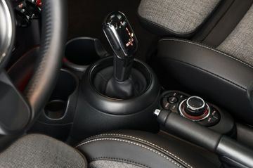MINI Cooper DKG Classic Trim 5-Türer Apple RFK 1Hand