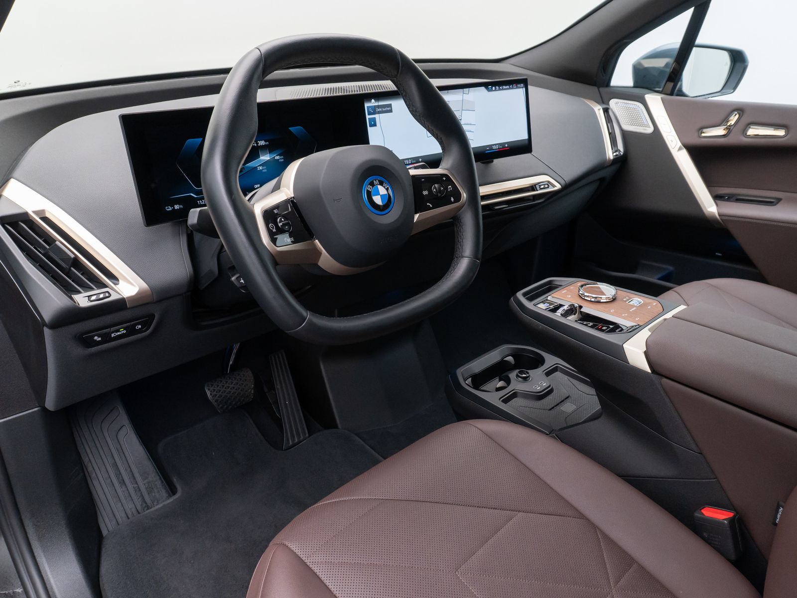 Fahrzeugabbildung BMW iX xD50 360°Laser B&W SoftC SkyLounge DAB 22Zoll