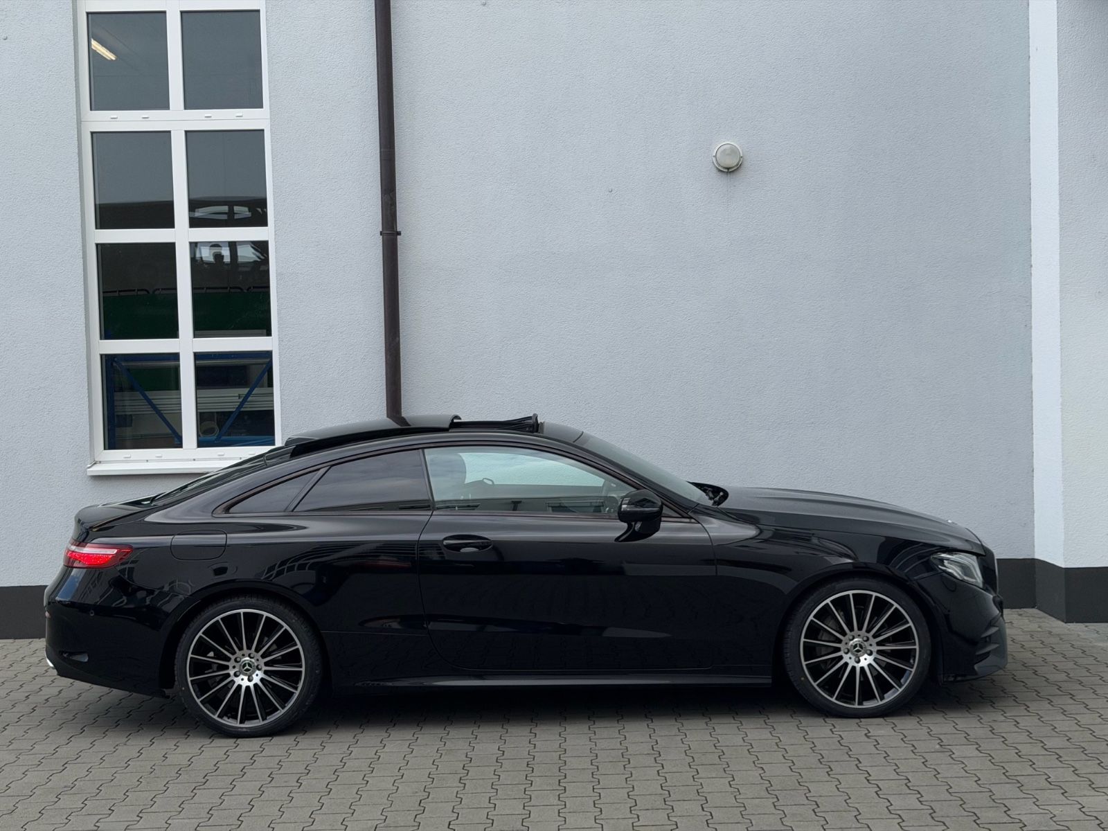 Mercedes-Benz E 200 Coupe 9G AMG NIGHT *PANO*KAMERA*CARPLAY* foto 17