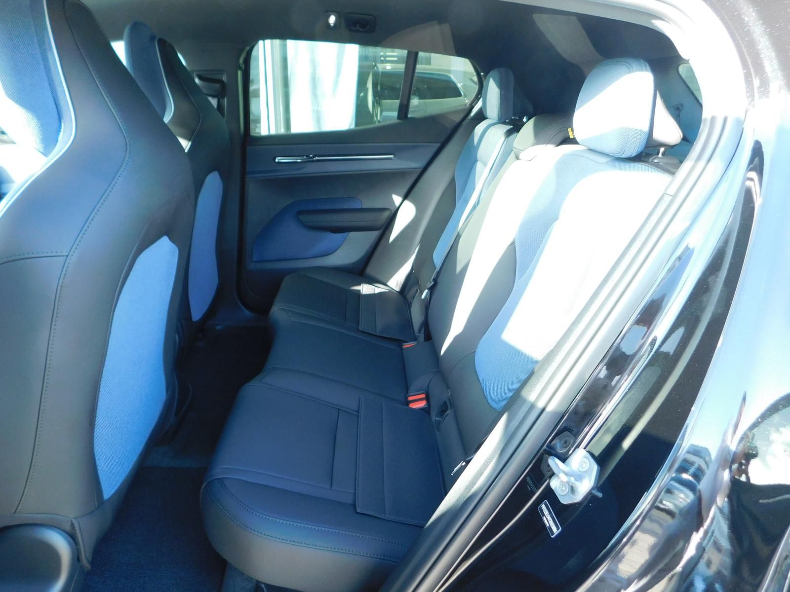 Fahrzeugabbildung Volvo EX30 single Motor ext. Range Plus Black Edition