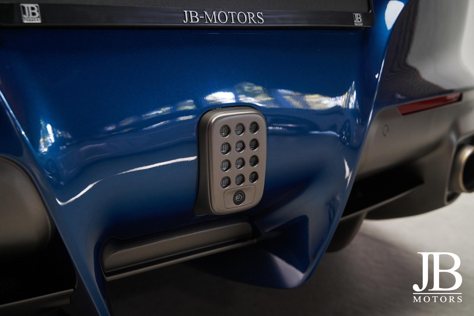 Ferrari F12 Berlinetta V12 740 ch • Atelier Car Blu Abu Dhabi • Carbone • Baquets carbone • Lift • 37 000 km