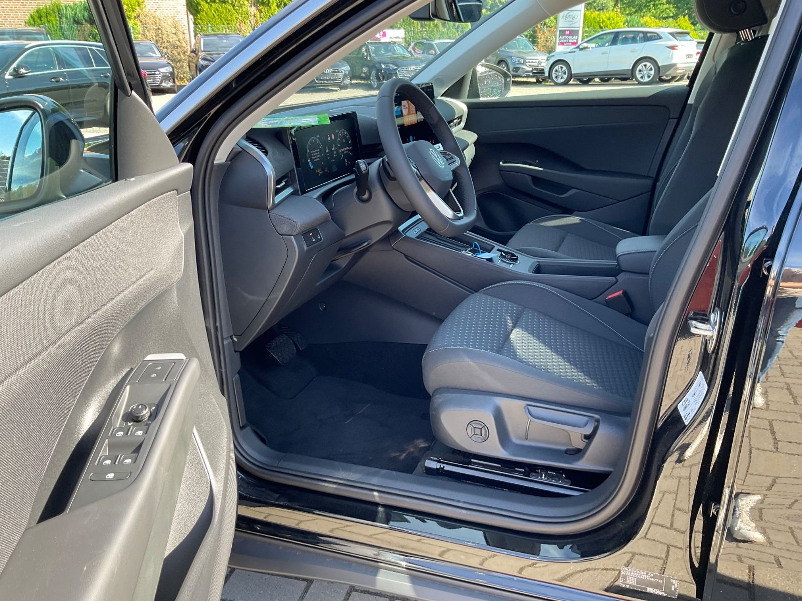 Fahrzeugabbildung Volkswagen T-Roc 1.5 eTSI DSG Kamera,AHK,5J Garantie,ACC