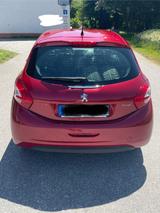 Peugeot 208 TÜV bis 05/27 + 8-fach bereift  - gebrauchte Peugeot 208 aus dem Jahr 2013
