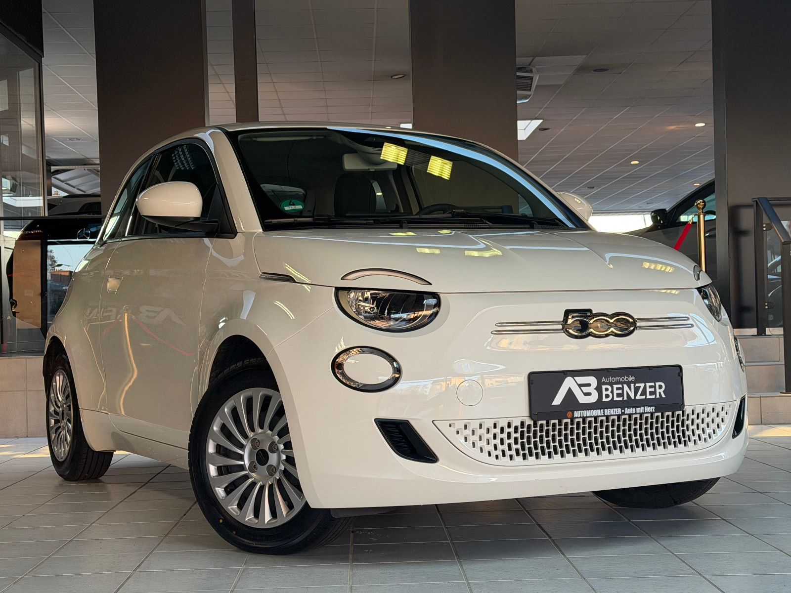 Fahrzeugabbildung Fiat 500e/TEMPOMAT/APPLE/KLIMA/SPURHALTEASSISTE