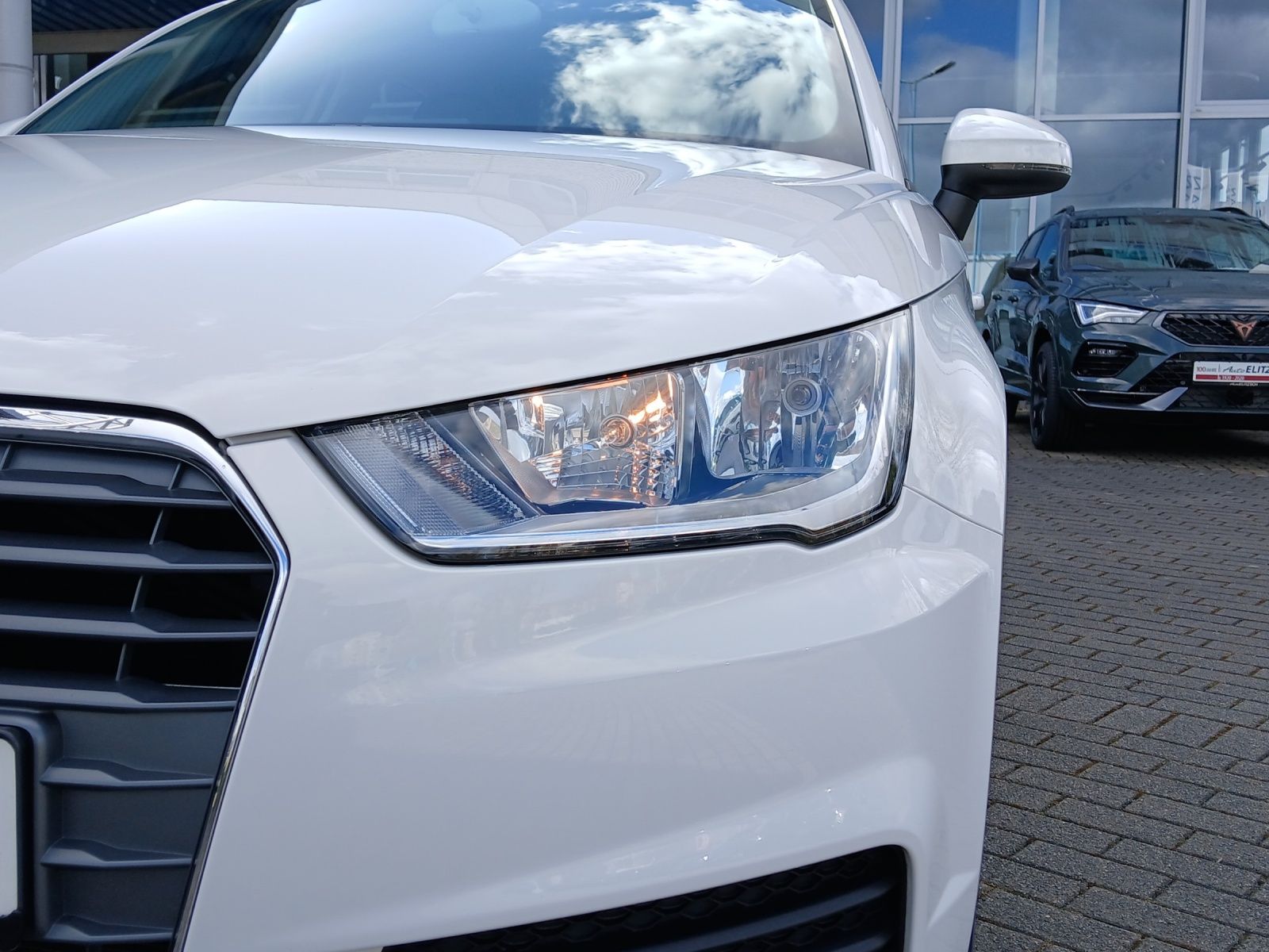 Fahrzeugabbildung Audi A1 Sportback TFSI basis GRA SH