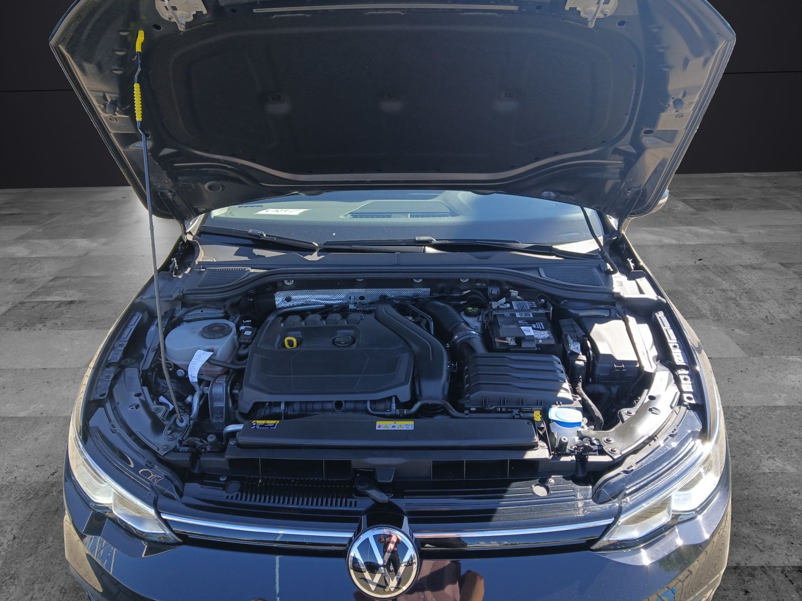 Fahrzeugabbildung Volkswagen Golf VIII Variant TSI Life Matrix AHK Navi AID A