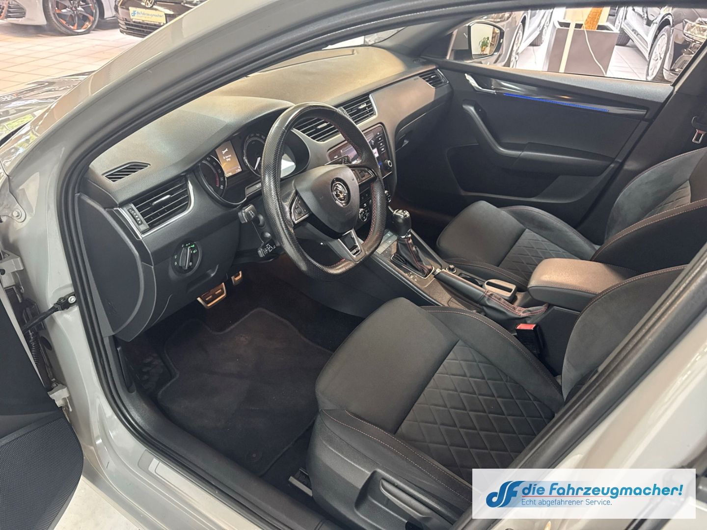 Fahrzeugabbildung SKODA Octavia Combi RS 4x4 Sportpaket AHK Navi LED *EX